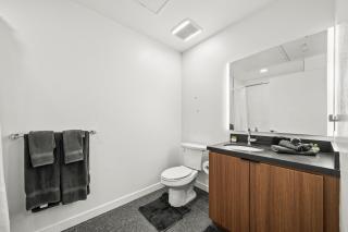 Top-Floor Gem & Heated Pool Walk to Attractions - 9