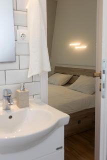 Spacious Central Apartment - 2