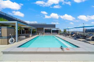 Chic Downtown Stay Walk to Beach - 5