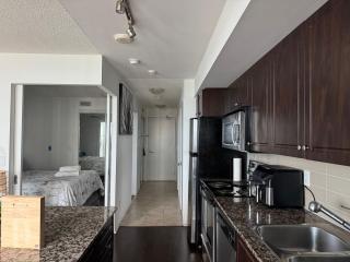 1 bedroom condo by lakeshore - 0