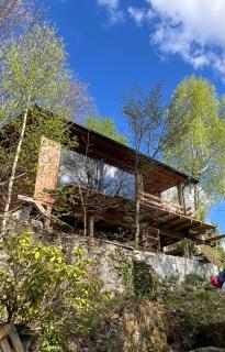 Domek nad jeziorem w górach - 8