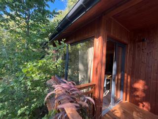 Domek nad jeziorem w górach - 2