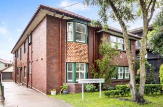 Art Deco Beach Haven - 1