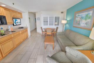 Amazing Seaside Escape with Balcony & Beach Access - 5