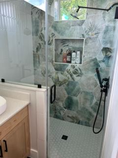 Queen Bed with Attached Private Bath - 5