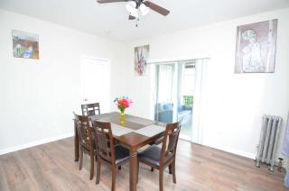 Cozy Beds with Parking, Laundry - Near RU, RWJ, NJ Transit - 7