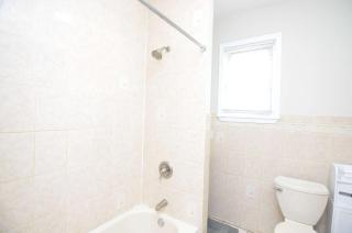 Cozy Beds with Parking, Laundry - Near RU, RWJ, NJ Transit - 4