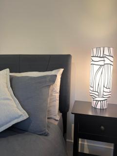 Brand-new flat, King Bed, Sofa Bed with full kitchen, Wi-Fi, self check-in Central location near everything - 9