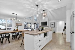 Luxurious Scandinavian Golf Chalet with Private Spa - 9