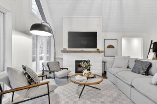 Luxurious Scandinavian Golf Chalet with Private Spa - 1