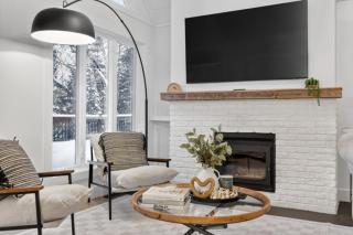 Luxurious Scandinavian Golf Chalet with Private Spa - 4