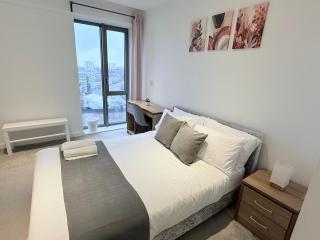 2 Bed, modern, stylish Manchester city centre apartment - 6