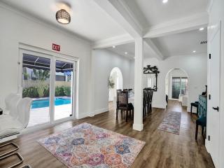 Classic 5 Bedroom 4 Bathroom Pool Home - 5