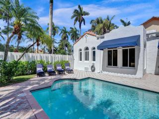 Classic 5 Bedroom 4 Bathroom Pool Home - 3