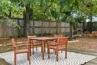 Group Stay Near DC 2BR w Yard on Arlington Blvd - 5