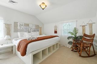 Group Stay Near DC 2BR w Yard on Arlington Blvd - 0