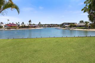 Mooloolaba Waterfront Living - Pool, BBQ - 9