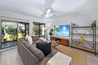 Mooloolaba Waterfront Living - Pool, BBQ - 6