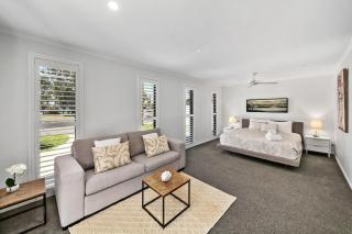 Mooloolaba Waterfront Living - Pool, BBQ - 4