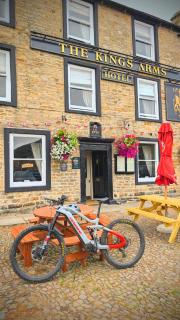 The Kings Arms Hotel - 4