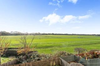 Stunning Racecourse View Home-Free Parking - 1