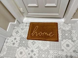 Sleeps up to 7 Perfect for Contractors Groups Stylish Home Free parking - 8