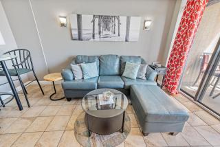 Stunning Oceanfront Remodeled,Flooring,New Kitchen - 9