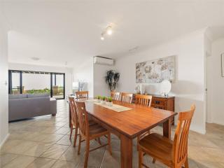 Ocean Views - Refined Hilltop Residence by the Sea - 3