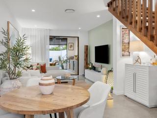 3 Bed Coastal Escape, Pool, 1 Minute walk to Beach - 9