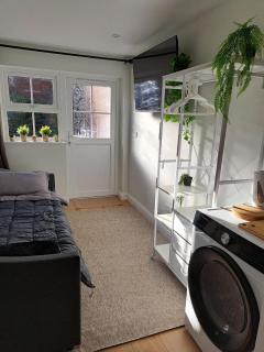 Willow Studio - a self-contained studio w parking - 0