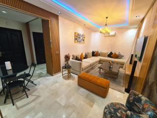 luxury apartment of 80m2 opposite HASSAN 2 MOSQU and SEA , near downtwn from family , INTERDIT COUPLES ARAABIC NON MARIÈ, FORBIDDEN UNMARRIED ARAABIC COUPLES , basement car park FREE - 6