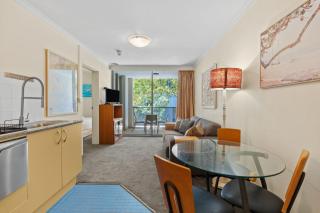 Retro Chippendale Stay - Pool & Gym Access - 7