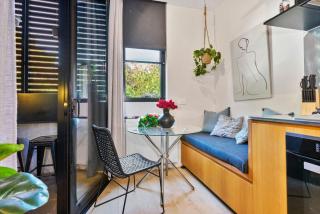 Quirky Retreat - A Charming 1BR in Trendy Collingwood - 9