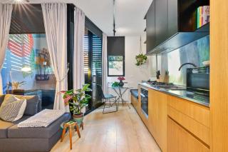 Quirky Retreat - A Charming 1BR in Trendy Collingwood - 4