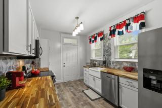 Spacious Cottage near Airport, Hospitals, and Highways - 3