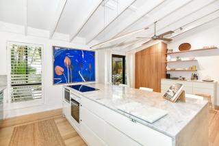 Beach Retreat with Stunning Outdoor Area - 7