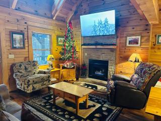 ER74 - Gerrald's Chalet - Great location, Close to all the action! cabin - 4