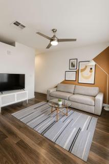 Boulevard Stays Modern Roosevelt 1BR Suite Pool & Gym Access - 5