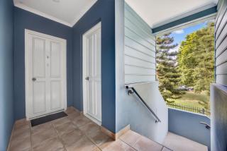 Serene 2-Bed Apartment by the Canal - 6