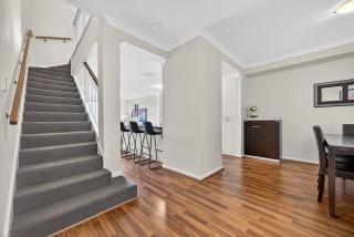 Serene 2-Bed Apartment by the Canal - 4