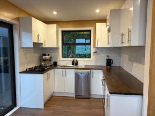 Tuis Nest, family beach bach at Opito Bay - 4