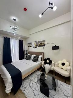 The Median Condo Near it Park mr - 7