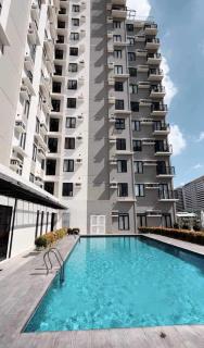 The Median Condo Near it Park mr - 3