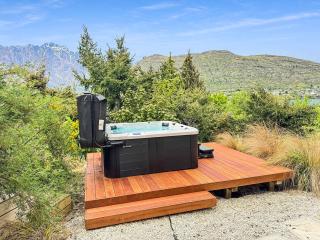 Frankton Retreat Modern 3BR with Lake Views - 7