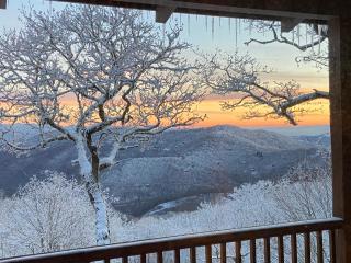 Rocky Top Mountain Getaway - 9