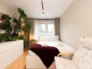Stylish 2-Bed Flat in Woolwich, Central London - 5