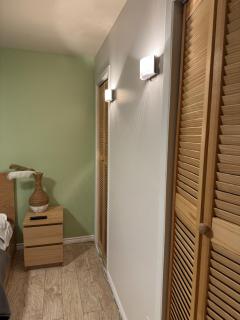 Urban Cabin Retreat 3BD Terrace&Covered Parking - 4