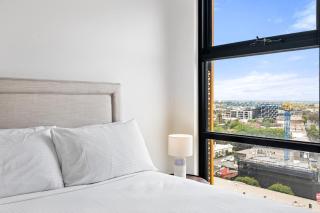 Renovated 2-Bed Apartment with Balcony - 8