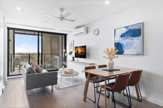 Renovated 2-Bed Apartment with Balcony - 5