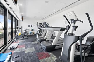 Renovated 2-Bed Apartment with Balcony - 4